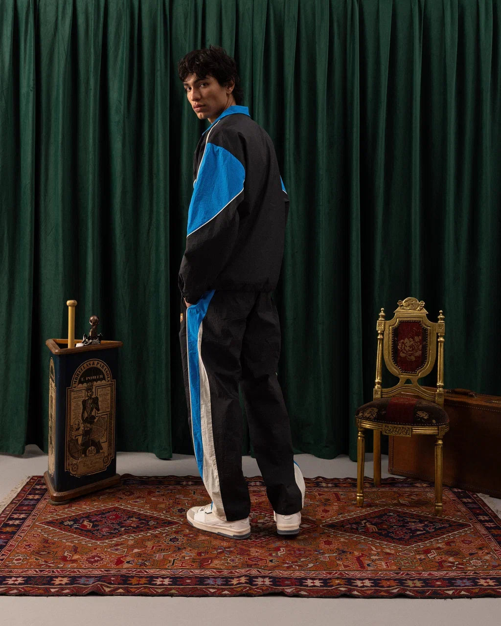 Ensemble survêtement nylon noir & bleu – Plug Paris